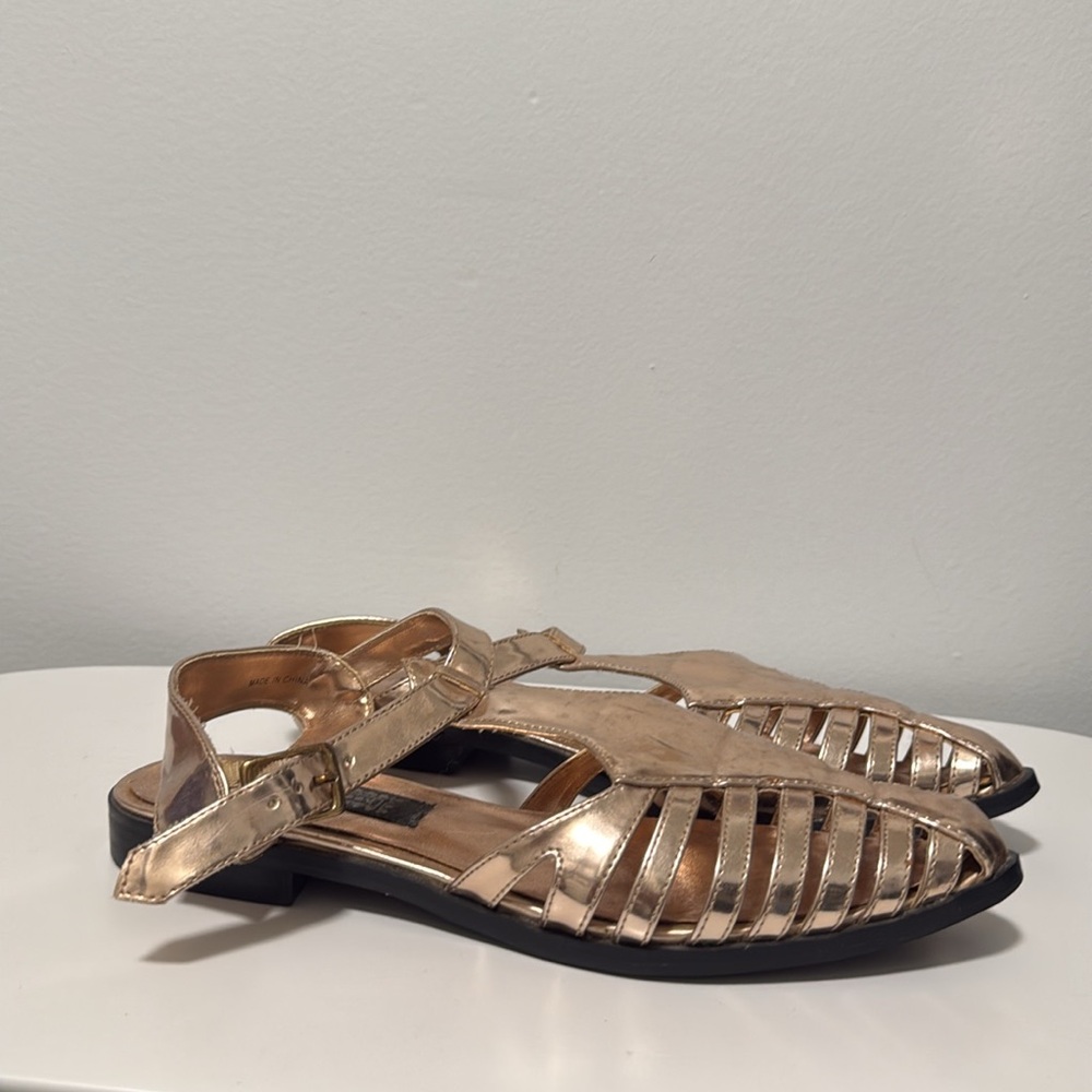 Flats - Picture 2 of 4